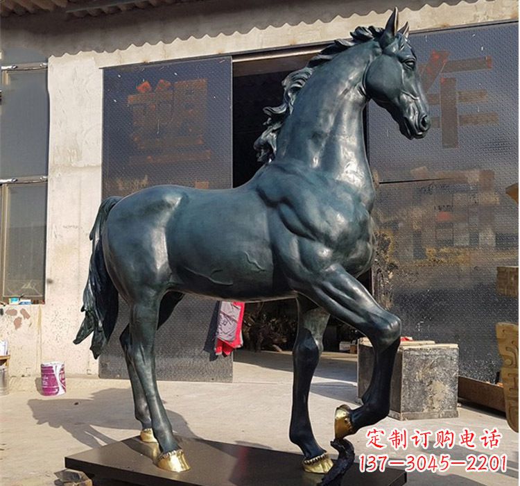信阳大型公园铸铜马雕塑