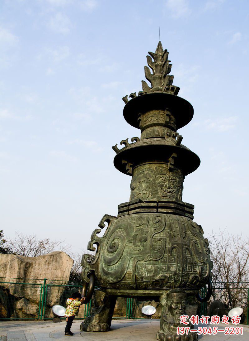 信阳大型三足香炉寺庙铜雕塑