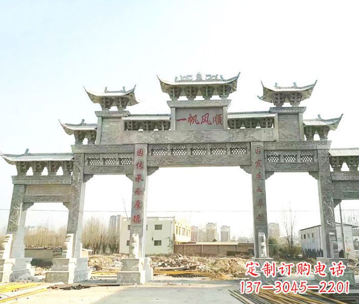 信阳别具一格的大型五门石雕牌楼