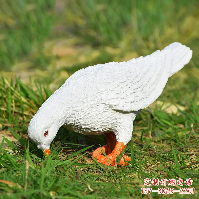 信阳纪念和平,释放和平鸽雕塑