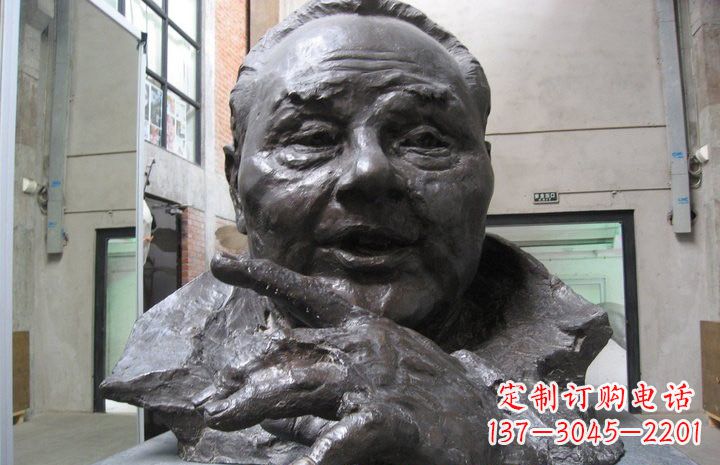 信阳邓小平铜雕塑——传承中国传统文化