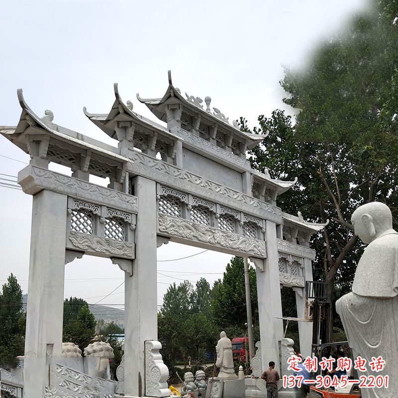 信阳雕塑公园门口牌坊