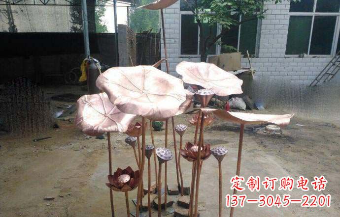 信阳锻铜荷叶雕塑