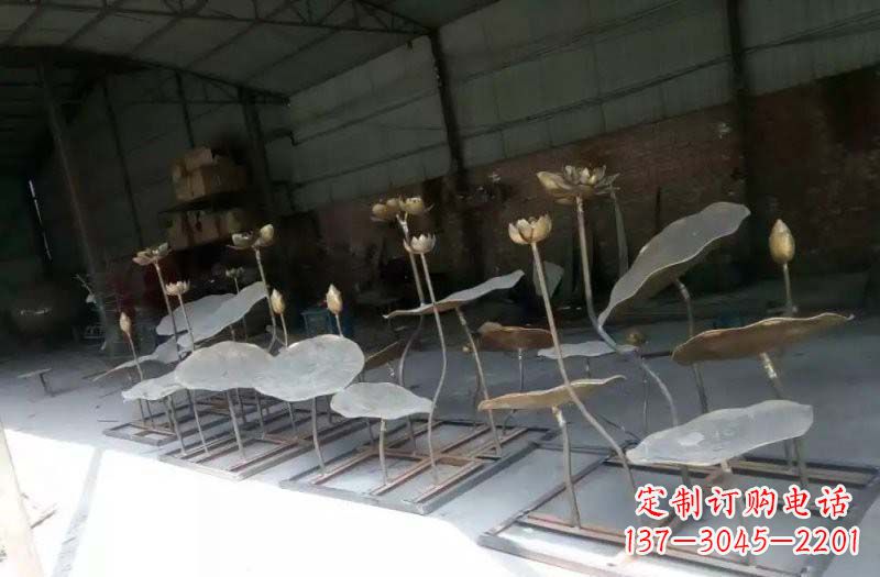 信阳精美锻铜荷花荷叶雕塑