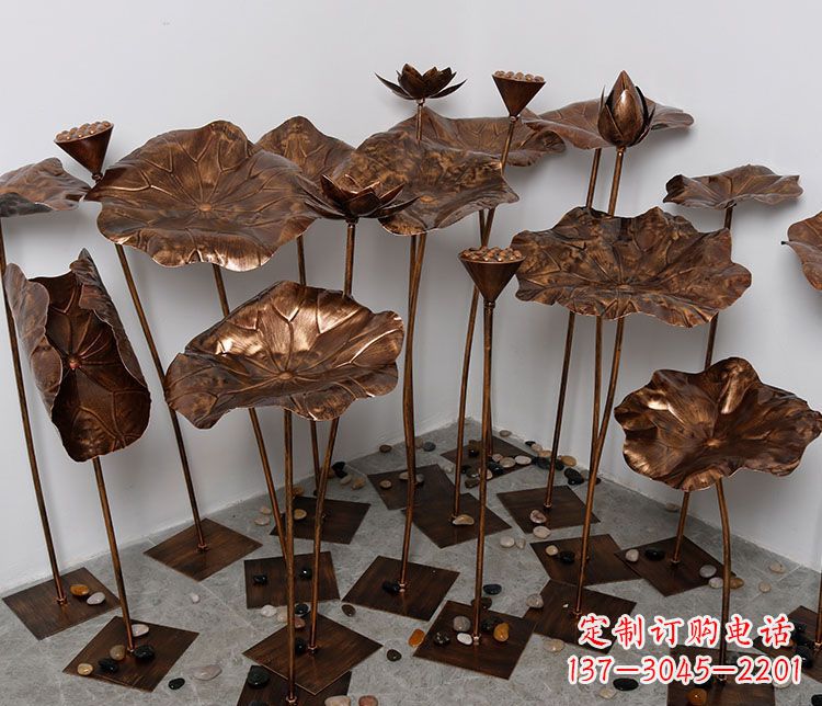 信阳锻铜荷花景观雕塑