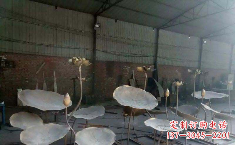 信阳锻铜荷叶荷花广场景观雕塑