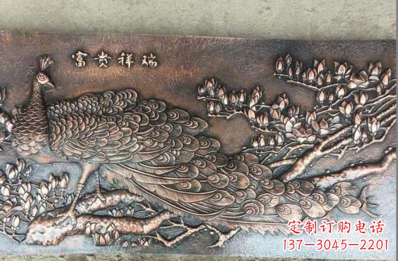 信阳精美锻铜孔雀雕塑