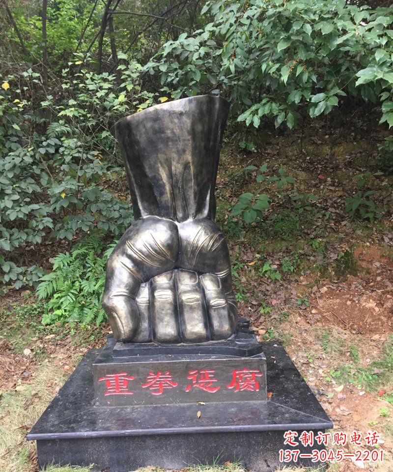 信阳高端铜拳头雕塑