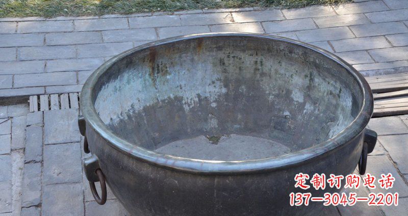 信阳仿古纹饰铜水缸雕塑