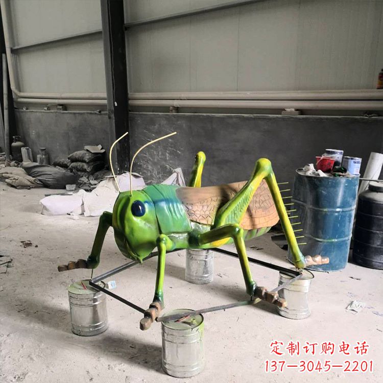 信阳精致玻璃钢蝗虫雕塑