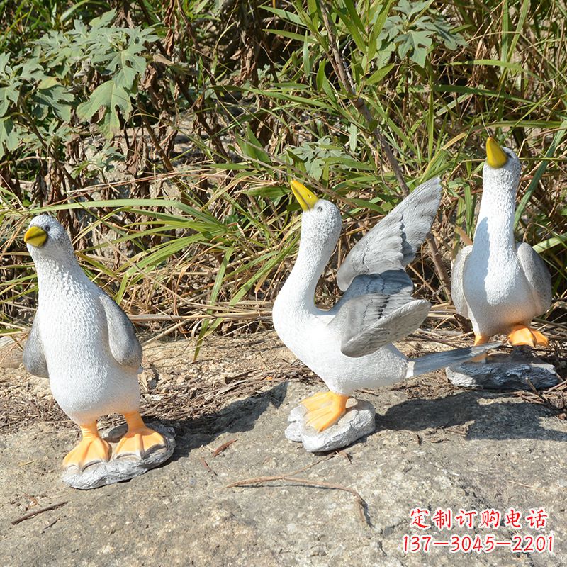 信阳象征和平的和平鸽雕塑