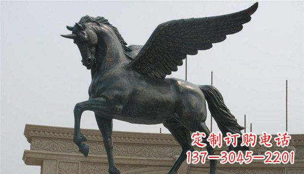 信阳马广场铜雕赋予空间无限魅力