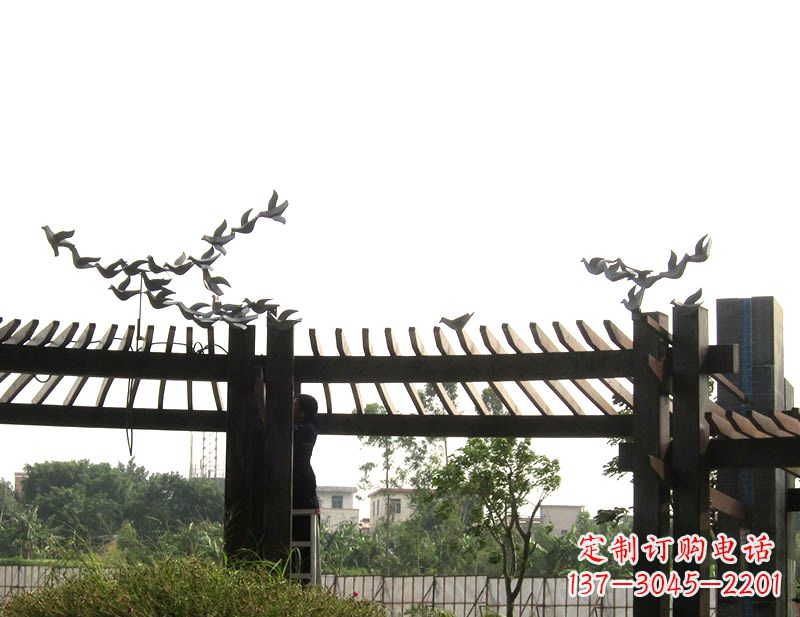 信阳飞翔美景·鸽子雕塑