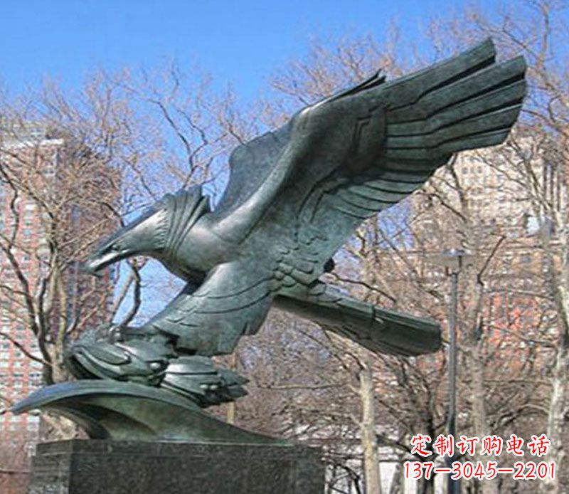 信阳飞鹰石雕动物景观雕塑