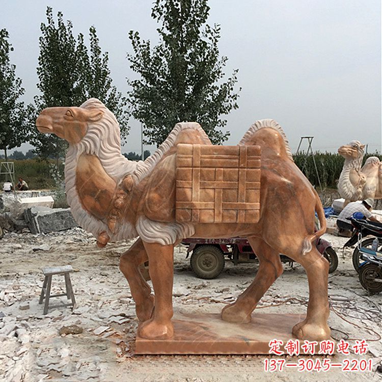 信阳负重骆驼雕塑—晚霞之红