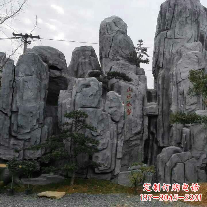 信阳GRC塑石假山雕塑--营造一片芳草如茵的大自然风景