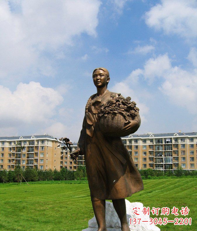 信阳传统精美少数民族雕塑——抱花篮的少数民族女孩