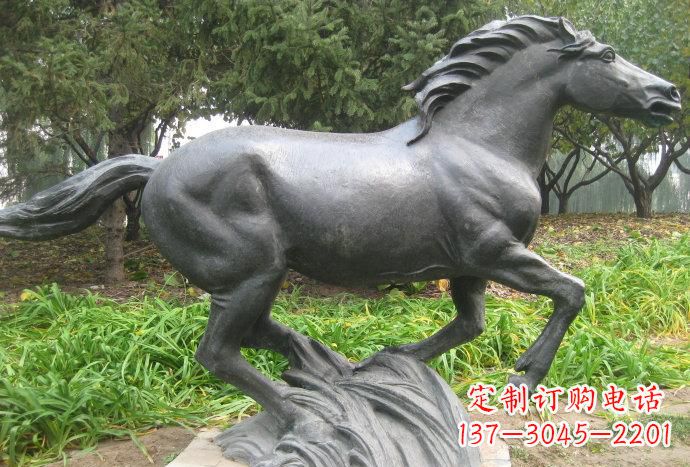 信阳奔马铜雕—精美雕塑处处闪耀灿烂光彩