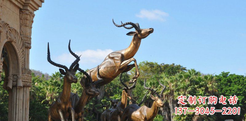 信阳跃动的羚羊雕塑