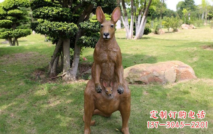 信阳公园玻璃钢仿真袋鼠雕塑