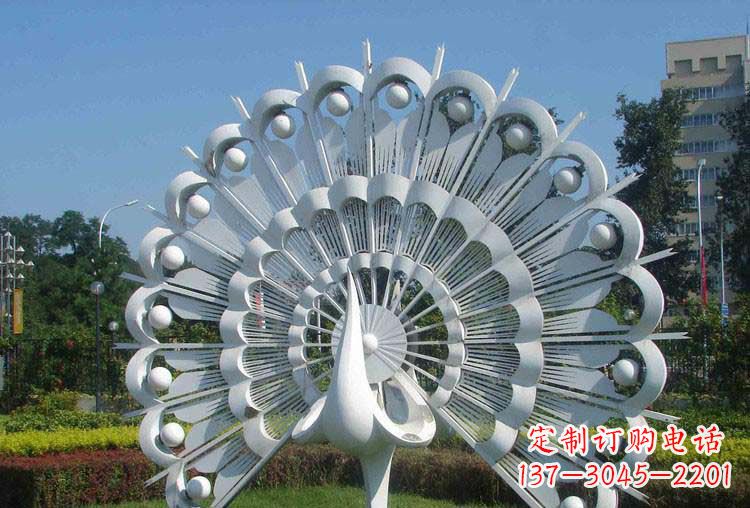 信阳动感十足的不锈钢孔雀雕塑