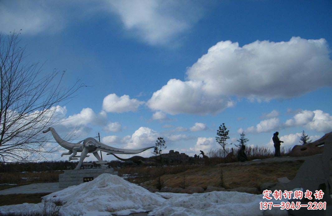 信阳非凡巨兽——不锈钢抽象恐龙雕塑