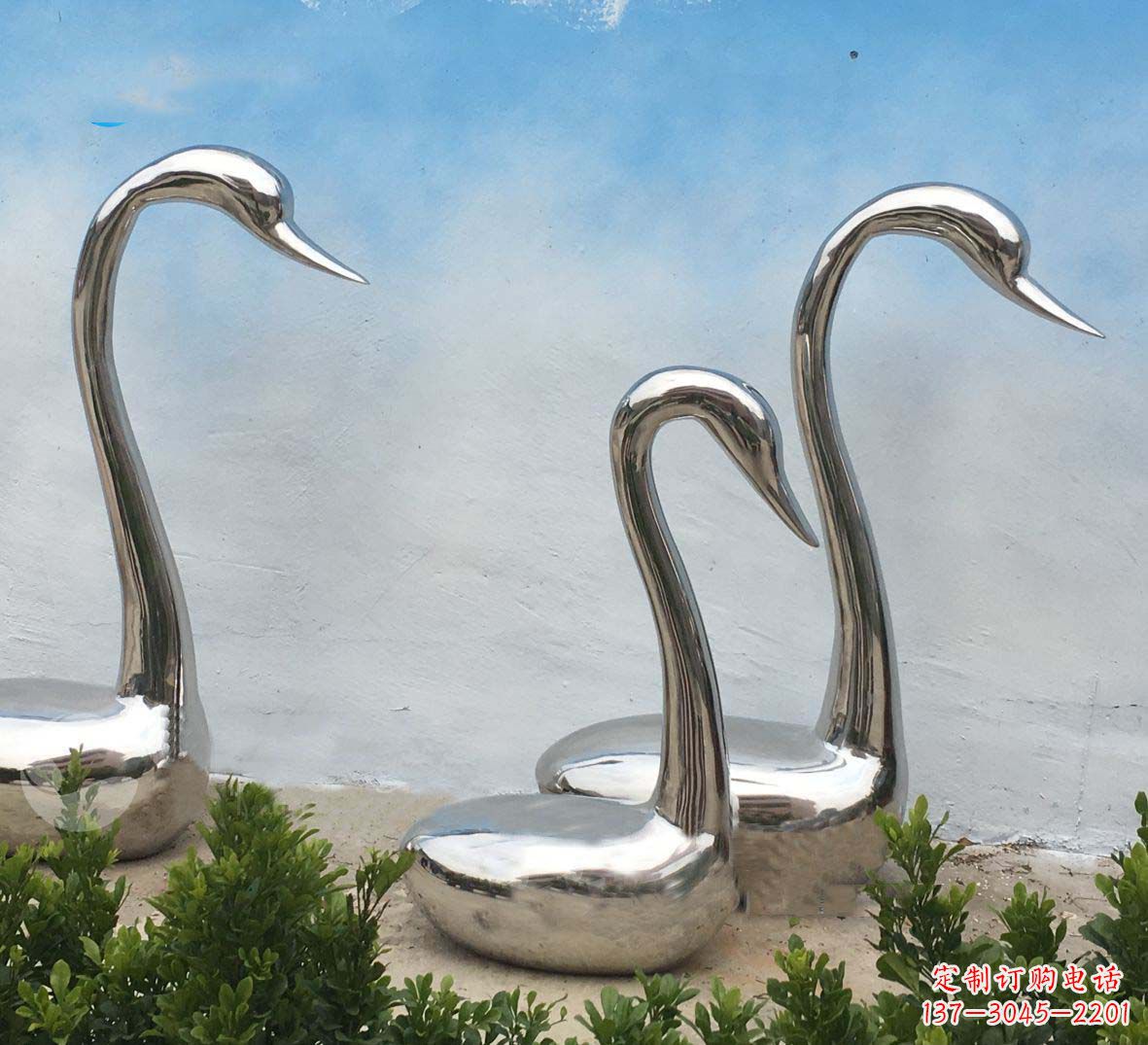 信阳精美不锈钢抽象天鹅座椅雕塑