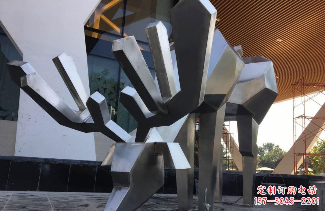 信阳高端不锈钢抽象驯鹿雕塑