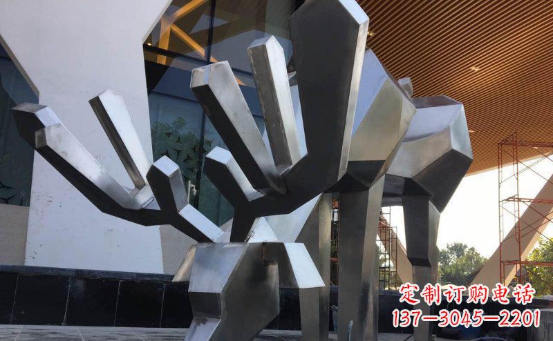 信阳聚体雕塑抽象几何驯鹿