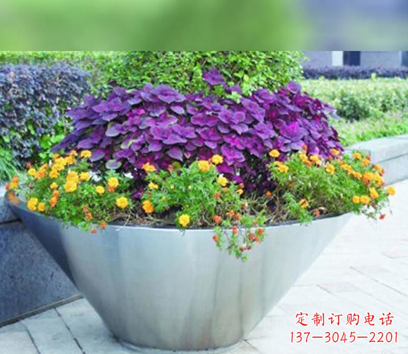 信阳中领雕塑精致无比的花盆雕塑