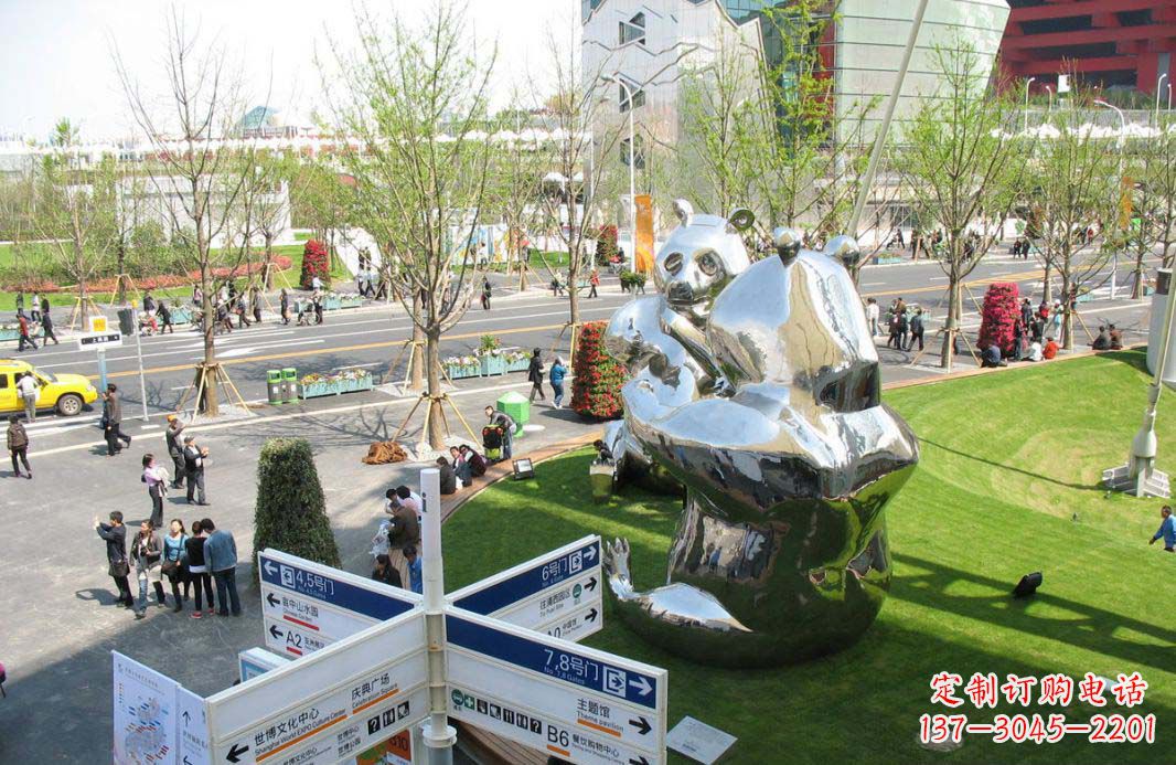 信阳镜面不锈钢熊猫大型雕塑