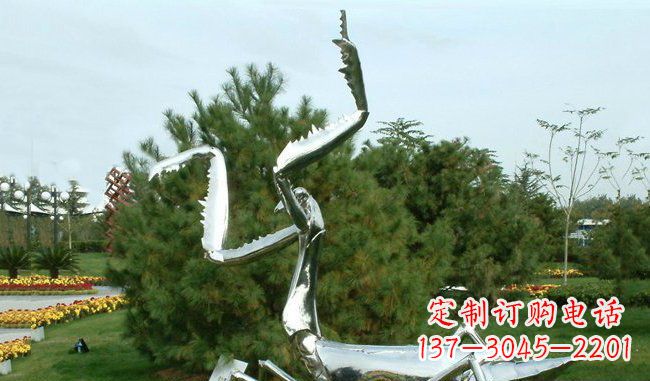 信阳不锈钢螳螂雕塑