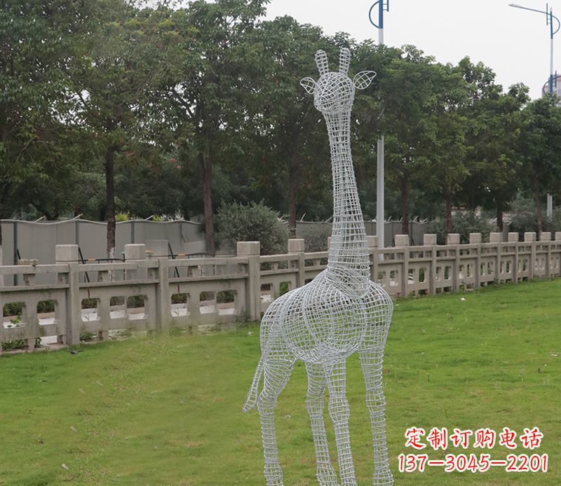 信阳浪漫活力·不锈钢镂空长颈鹿雕塑