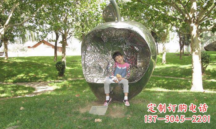 信阳精致雕刻不锈钢苹果座椅雕塑