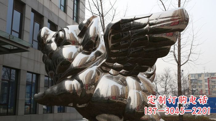 信阳精美不锈钢大翅膀猪景观雕塑