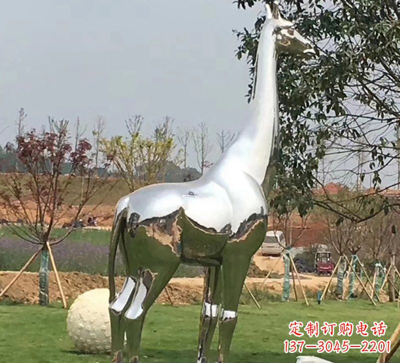 信阳公园不锈钢长颈鹿雕塑
