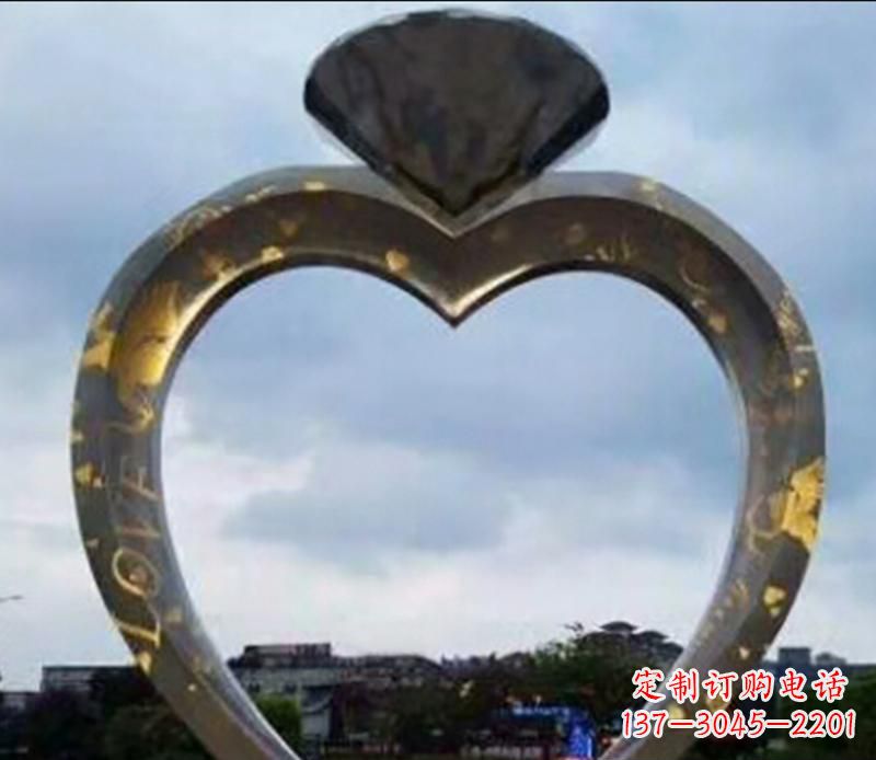 信阳不锈钢大型钻石戒指景观雕塑