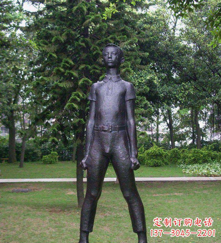 信阳夕阳下的感动——铜雕男孩人物雕塑