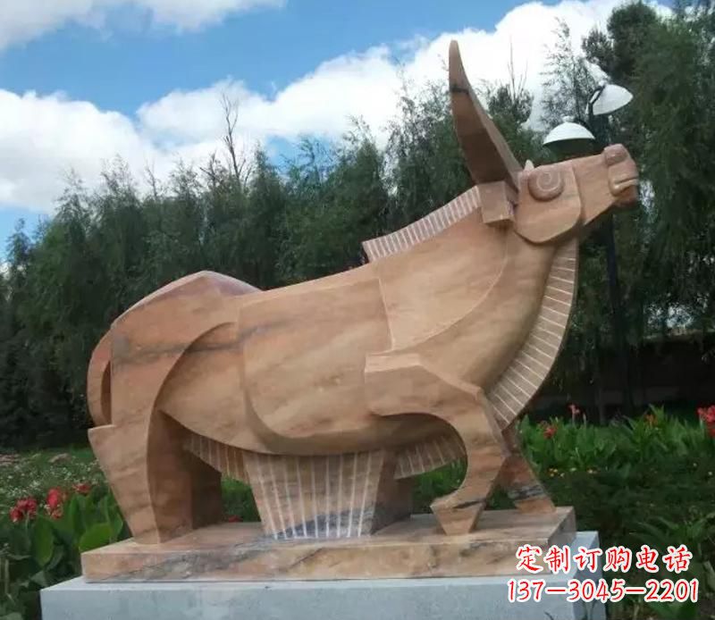 信阳公园抽象动物牛石雕