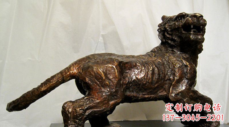 信阳铜质雕刻老虎雕塑