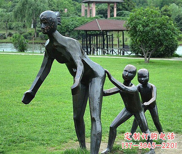 信阳雄伟磅礴,象征智慧的老鹰铜雕