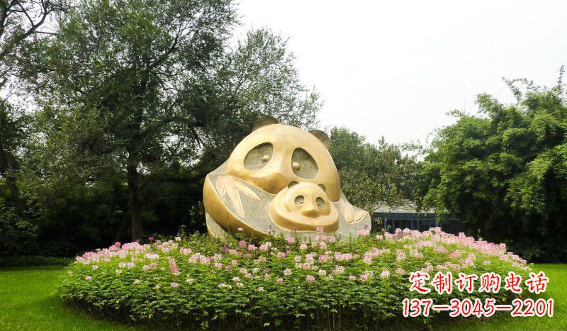 信阳熊猫雕塑 - 令公园增添无限活力