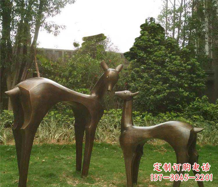 信阳高贵优雅的母子鹿铜雕