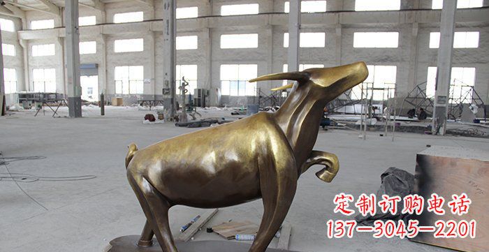信阳铜制华丽小牛动物雕塑