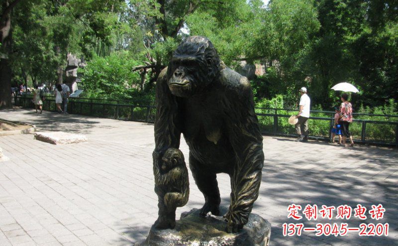 信阳象征力量的猩猩铜雕
