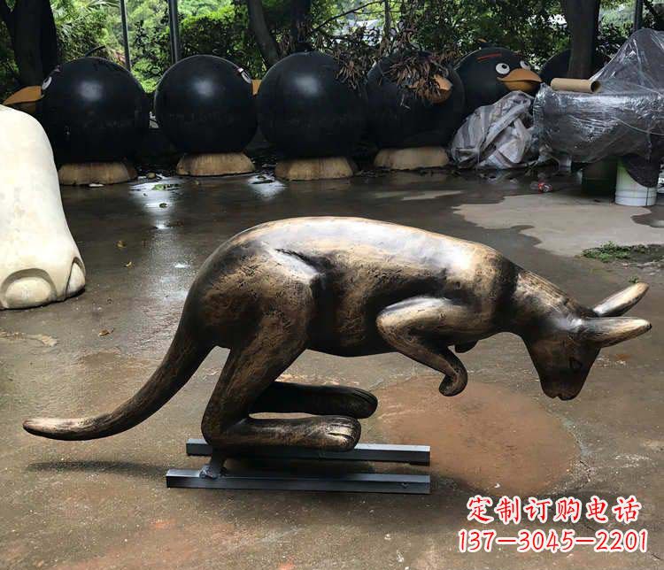 信阳公园袋鼠动物铜雕