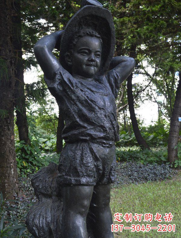 信阳公园戴草帽的小男孩人物铜雕