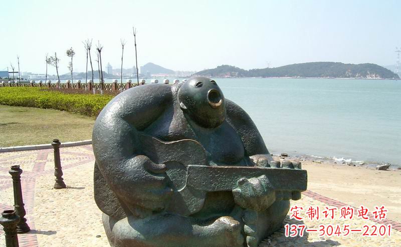 信阳公园弹吉他抽象人物铜雕