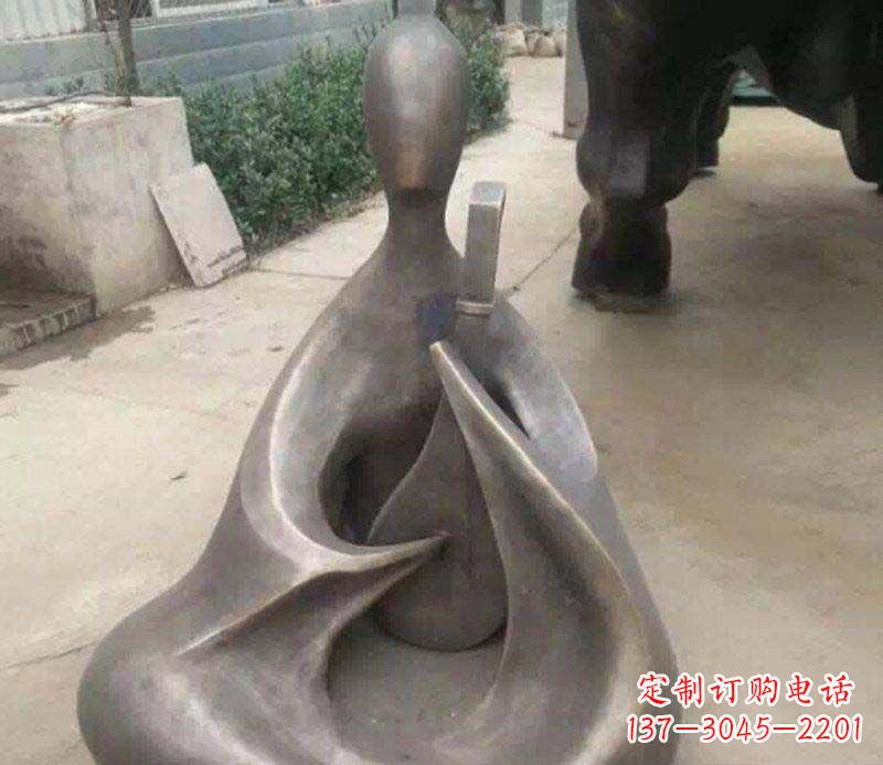 信阳抽象景观弹琵琶铜雕