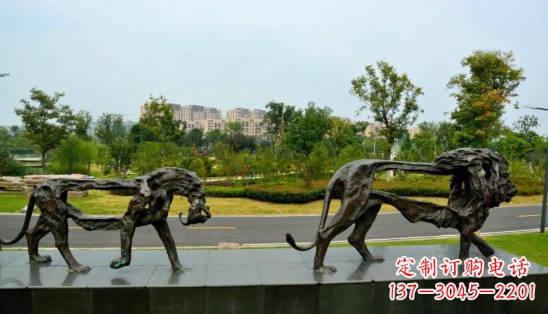 信阳象征力量的公园动物狮子雕塑